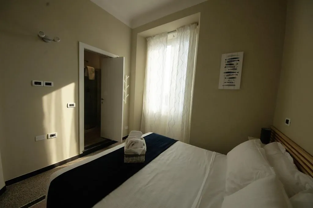 Luna Rooms Savona 3*,  Italia